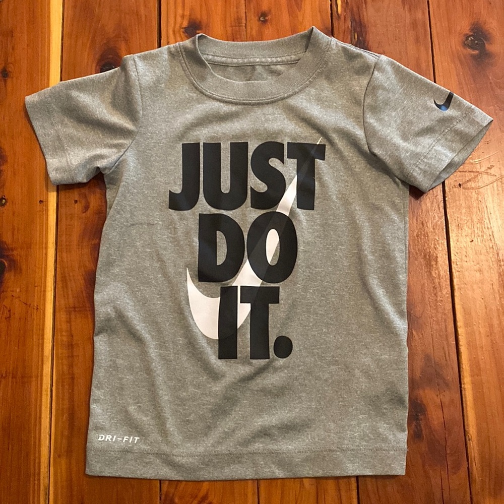 Kids Nike Shirt, size XS (4)